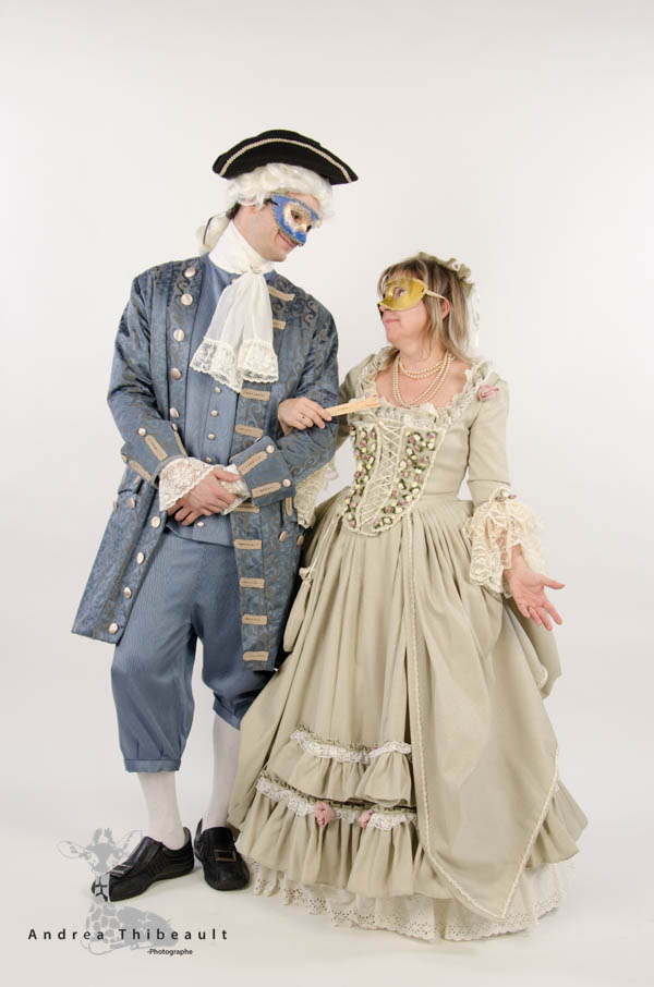 Costumes pour hommes et femmes, &eacute;poque de la Nouvelle-France. Photo: Andr&eacute;a Thibeault